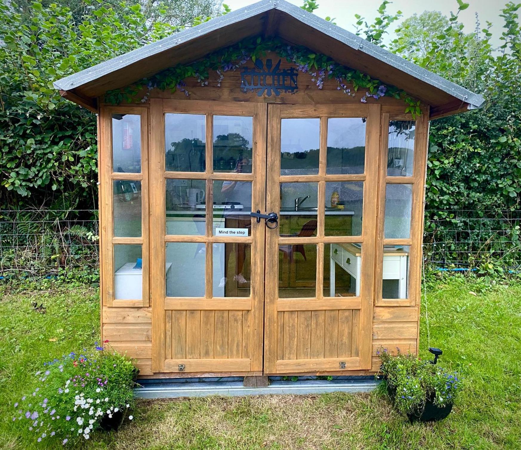 Cherry Tree Glamping Lodge Wellington  Luaran gambar