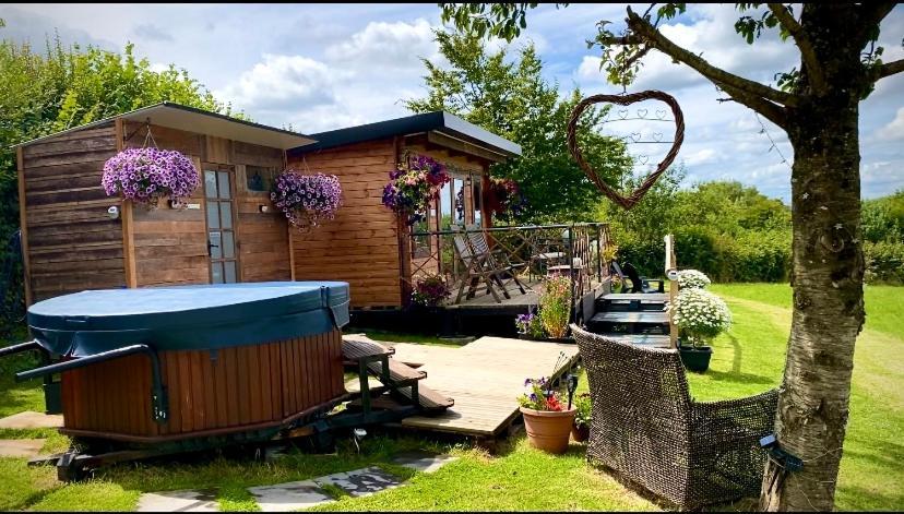 Cherry Tree Glamping Lodge Wellington  Luaran gambar